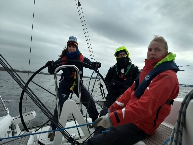 op de doler werd fanatiek gezeild.jpg