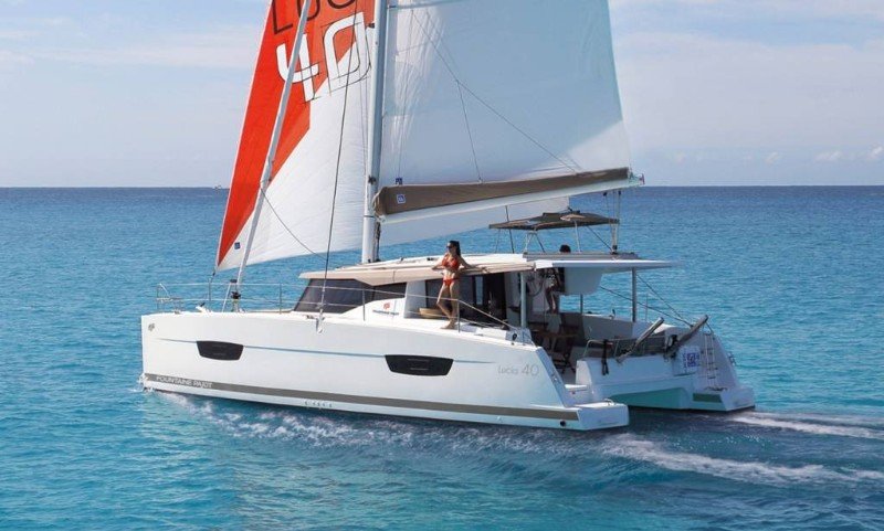 fountaine pajot 40 01.jpg