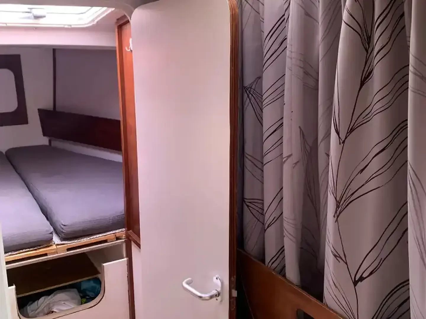 zeilvakantie-interieur-simaia-018.webp